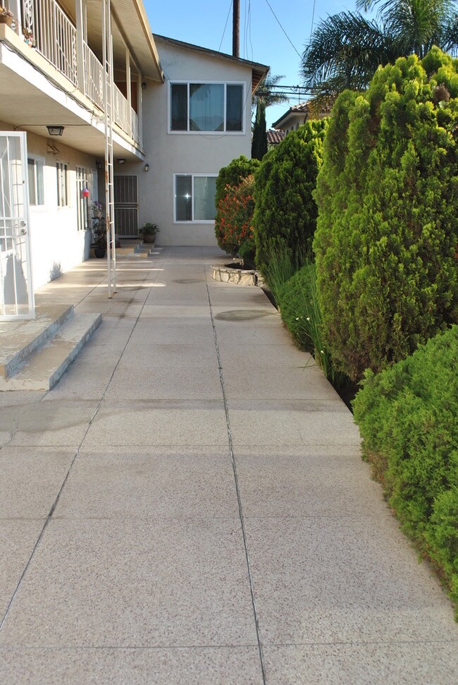 Building Photo - Beautiful Bluff Park -  Long Beach Condo