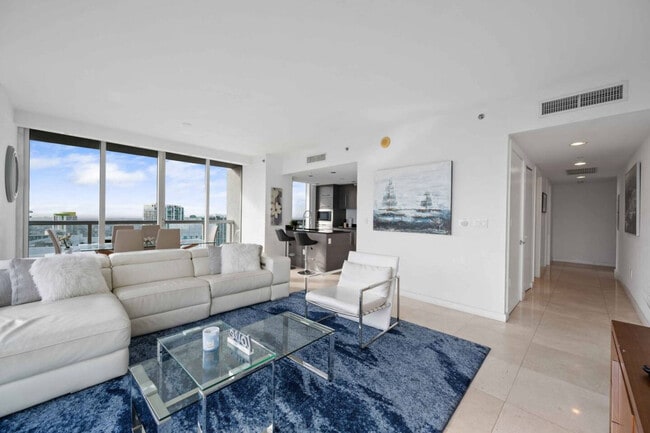 Building Photo - 485 Brickell Ave