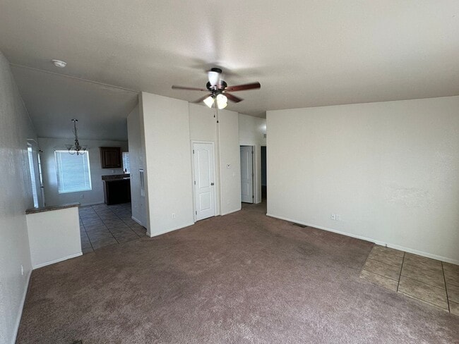 Building Photo - 3 Bed 2 Bath Duplex
