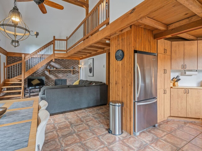 Building Photo - 2192 Montée Prédéal Trudeau-SI ID1297494P