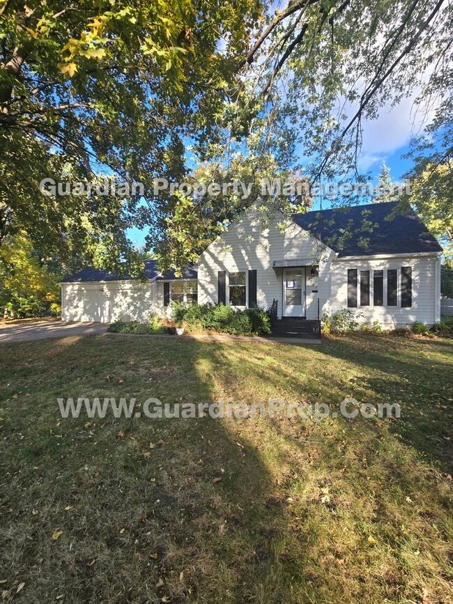 Foto del edificio - Move-in special and available Now! Bloomington Single Family Home, 2 Car Garage, new kitchen appl...