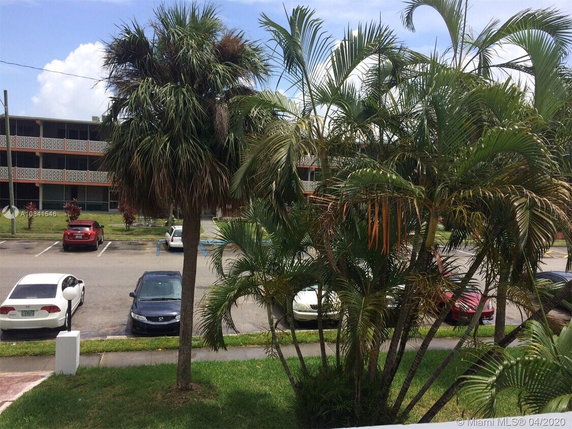 Foto del edificio - 1450 NE 171 St