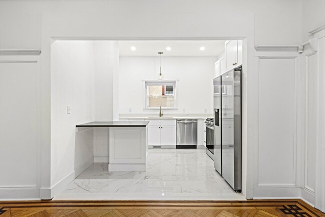 Building Photo - 322 78th St