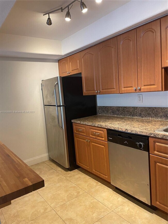 Foto del edificio - 7907 SW 104th St
