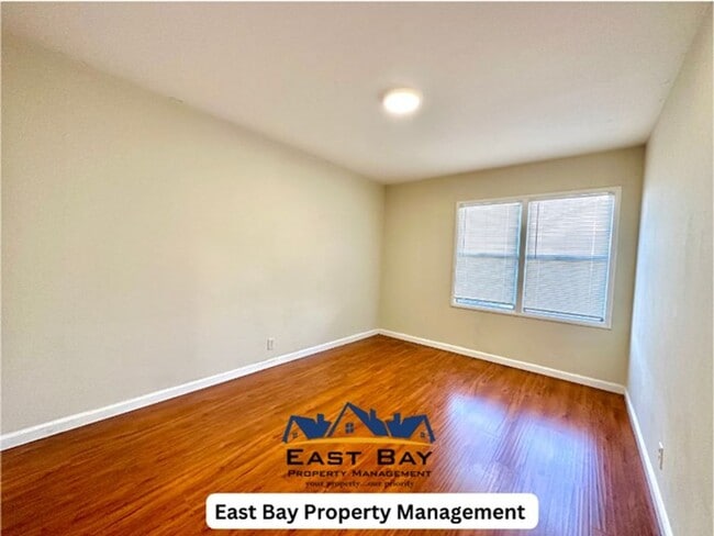 Building Photo - COMING SOON! $2090 / 2 BR - 1005 S.F. GREA...