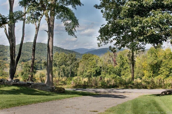 Foto del edificio - 49 Benton Hill Rd