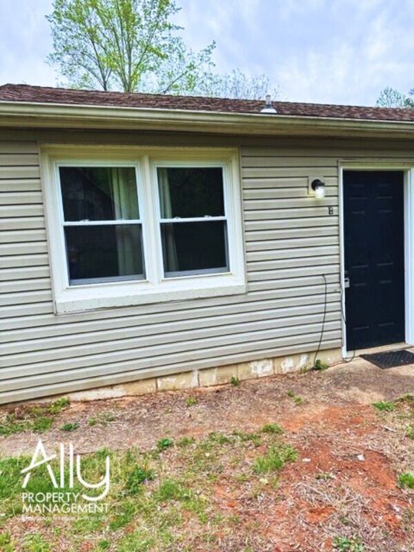 Primary Photo - 638 Ivy Hill Ln