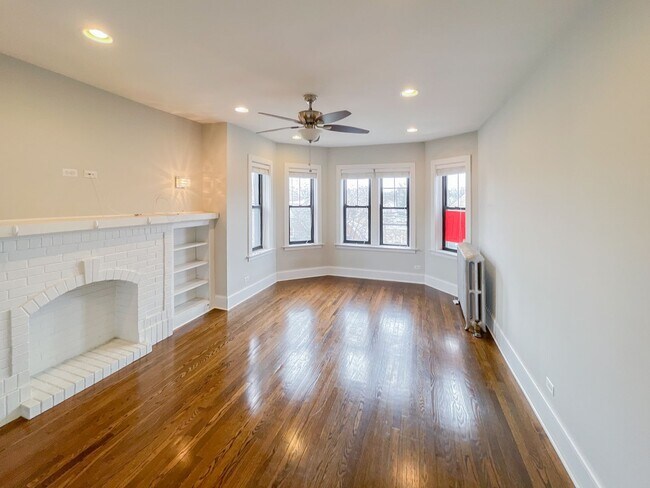 Foto del edificio - 2215 W Foster Ave