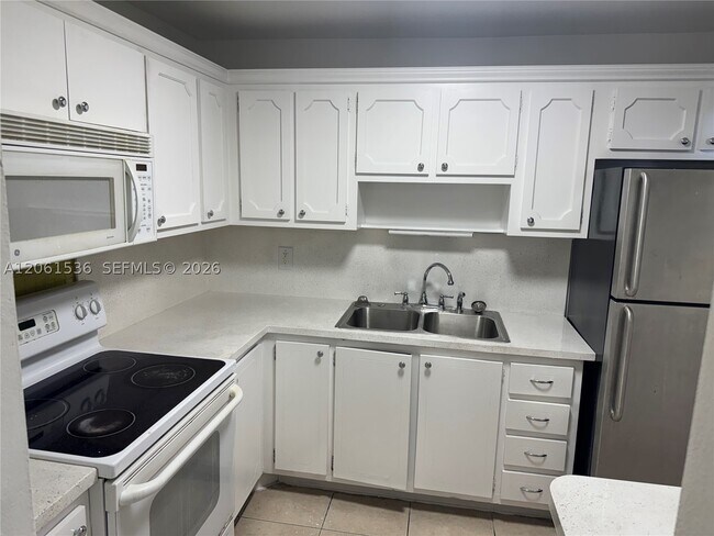 Foto del edificio - 4730 NW 10th Ct