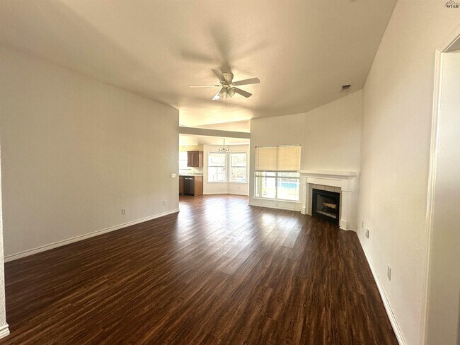 Building Photo - 5004 Bayberry Dr