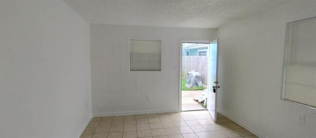 Building Photo - 3718 Avenue M 1/2