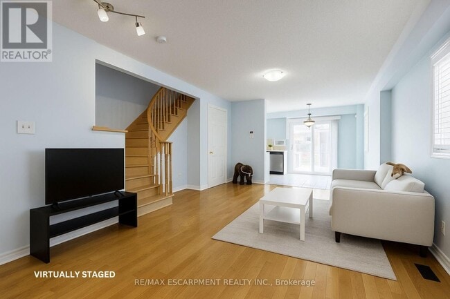 Building Photo - 5134 Des Jardines Dr
