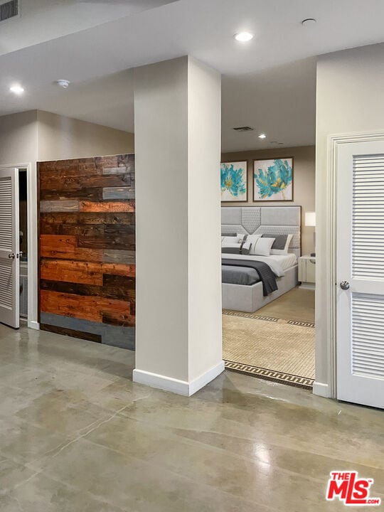 Foto del edificio - 315 W 5th St