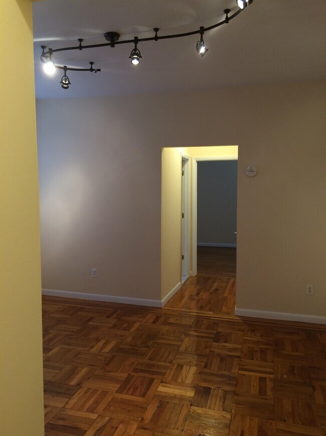 Foto del edificio - 9017 Bergenwood Ave