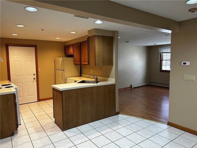 Building Photo - 95 Park Place Unit 202