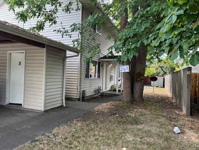 Building Photo - (894) 5th Ave Tri-Plex - 2 Bedroom / 1.5 B...