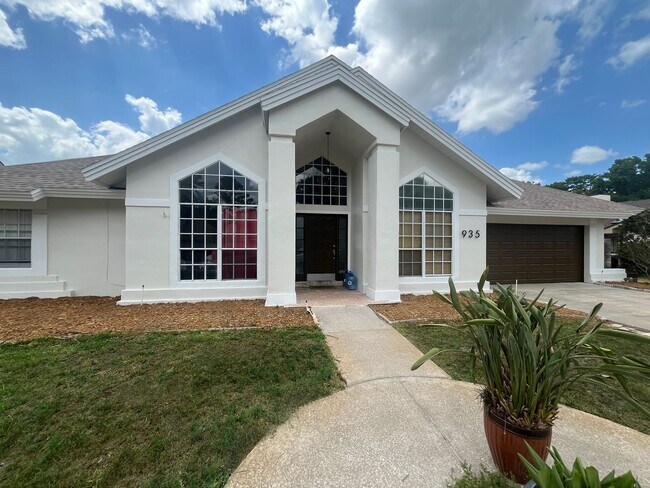 Foto del edificio - Beautiful 4 Bedroom 2 Bathroom Pool Home i...