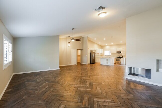 Foto del edificio - 1214 E Greenway Cir