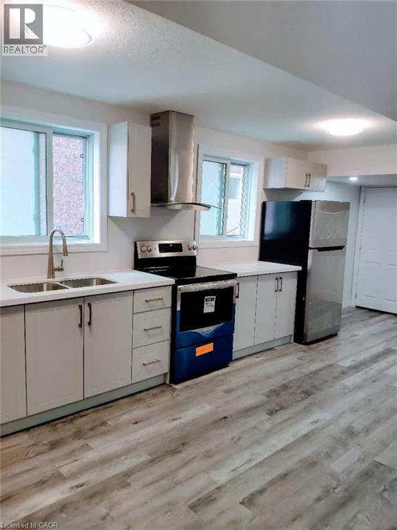 Building Photo - 389 Tealby Crescent