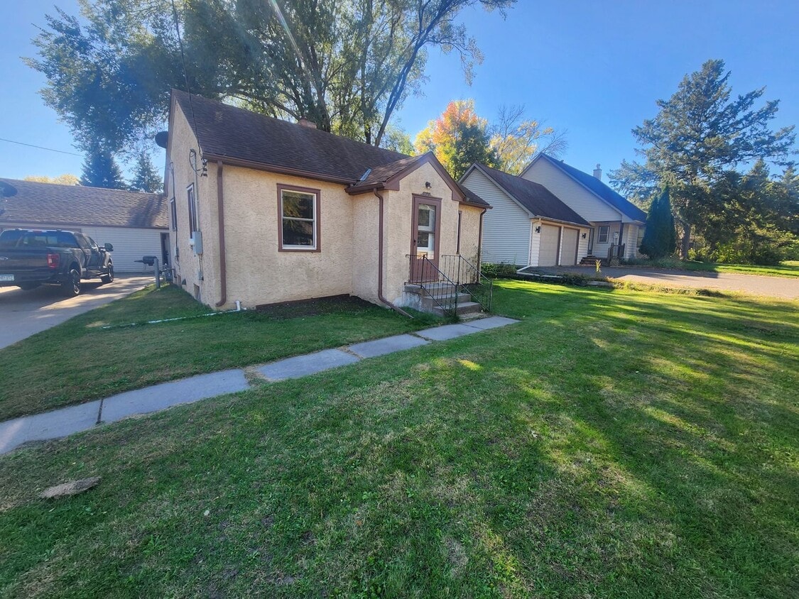 Primary Photo - Charming 2bd Home in Roseville- Close to E...