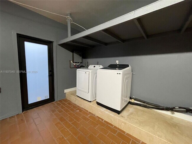 Foto del edificio - 16820 NW 79th Pl