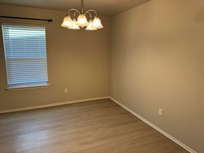 Building Photo - 55 plus Living in Newcastle!  Concierge maintenance, lawncare and all appliances provided!