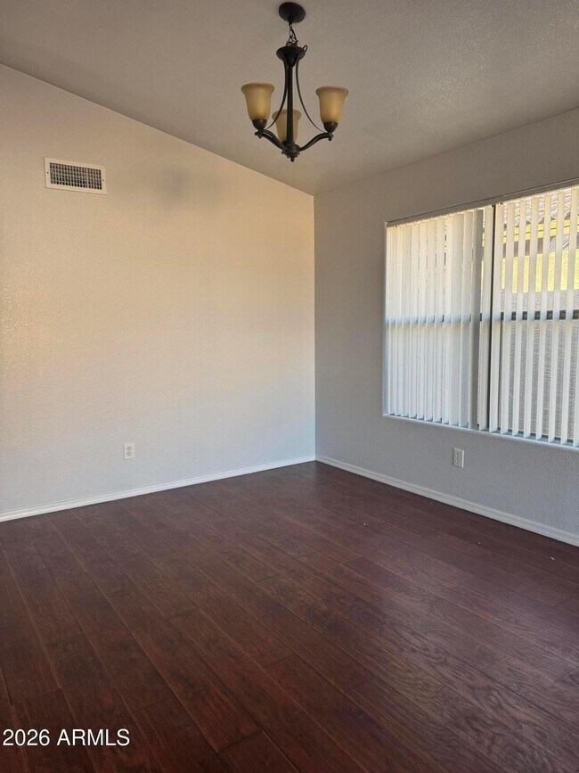 Foto del edificio - 1710 N 125th Ln