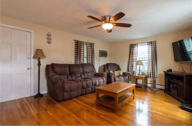 Building Photo - 23 Shortway Dr