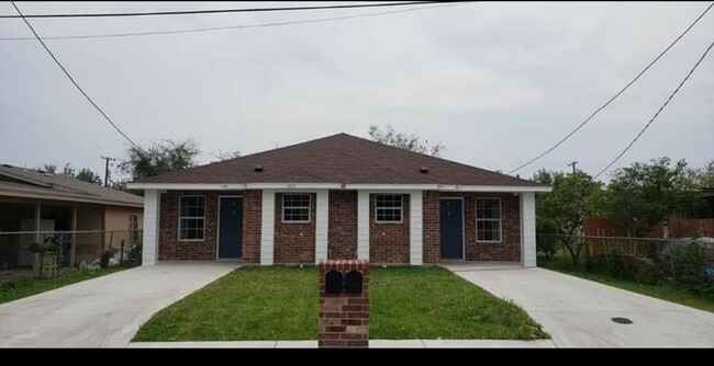 Building Photo - 3424 Gardenia St
