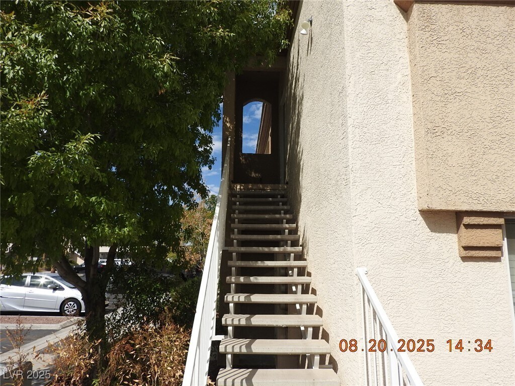 Primary Photo - 3400 Cabana Dr