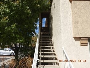 Building Photo - 3400 Cabana Dr
