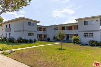 Building Photo - 5784 Corbett St