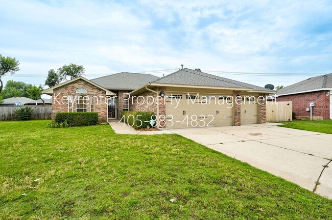 Building Photo - Amazing 4BD/3BTH home with a 3 car garage in the exclusive Cedar Pointe Gated Community!