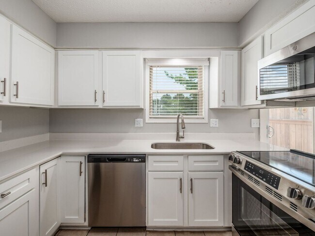 Foto del edificio - 2017 Queensgate Ln