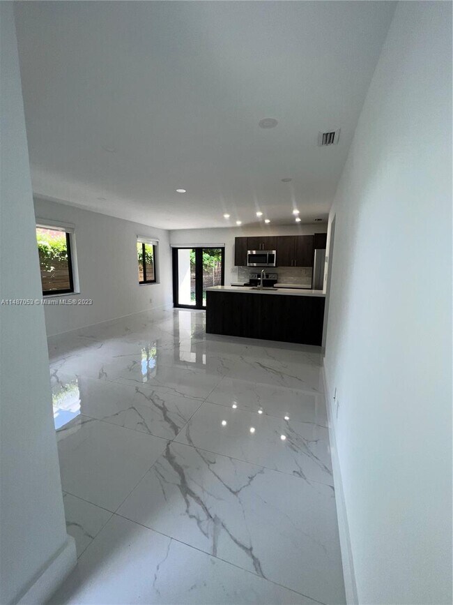 Foto del edificio - 3260 SW 23rd Terrace
