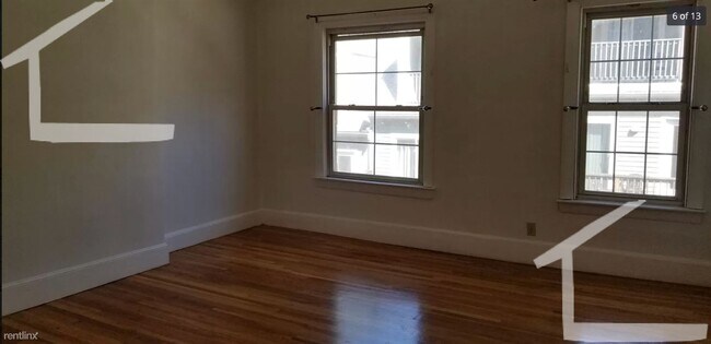 Building Photo - 5 br, 2.5 bath Triplex - 17 Sewall St 8