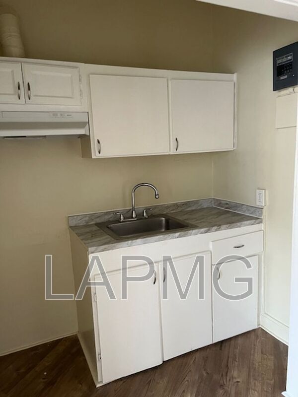 Foto del edificio - 1614 N Kenmore Ave