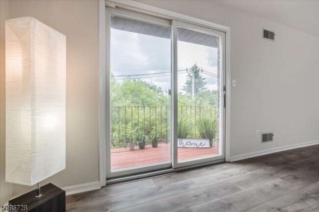 Foto del edificio - 317 Ringwood Ave