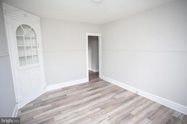 Building Photo - 402 Cinnaminson Ave