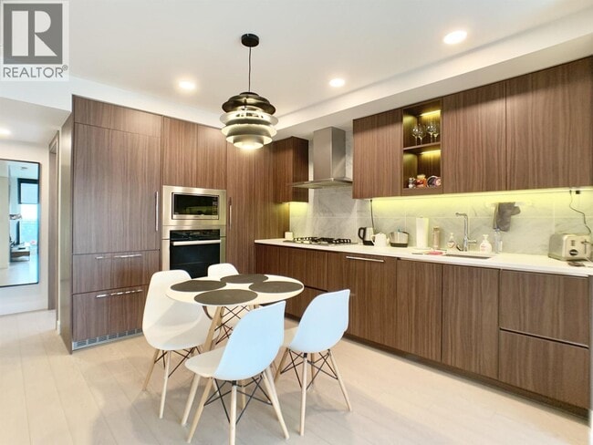 Building Photo - 433 SW Marine Dr