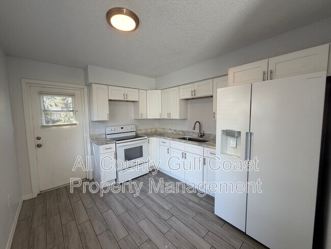 Foto del edificio - 4912 23rd St W