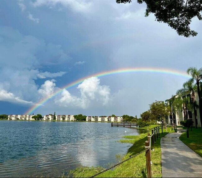 Foto del edificio - 118 Lake Emerald Dr