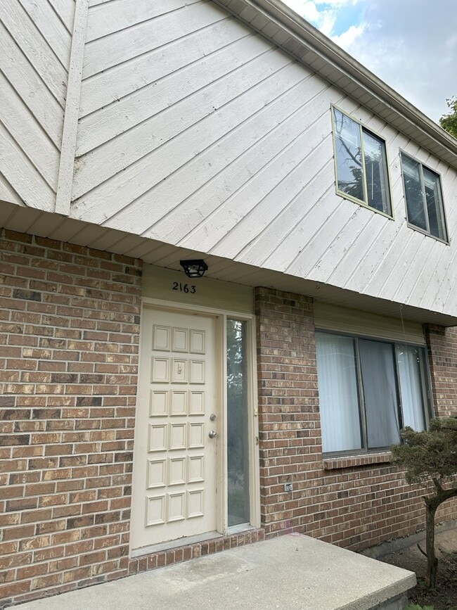 Building Photo - 2163 Woodleaf Ct