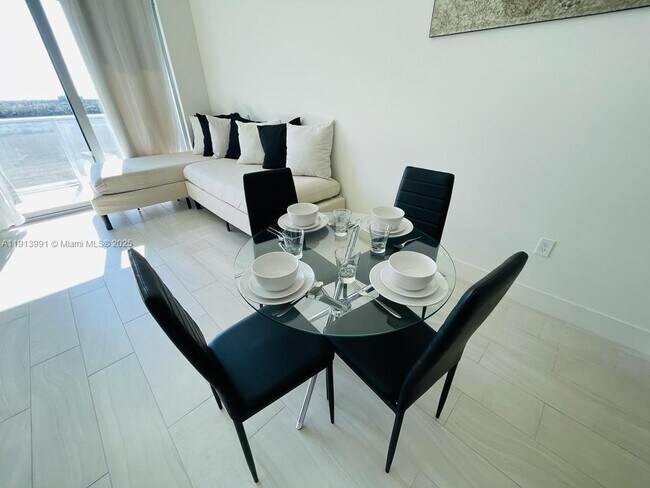 Foto del edificio - 2000 Metropica Wy