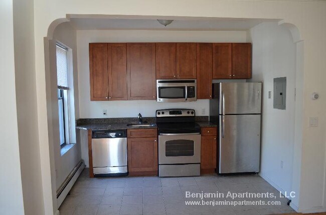 Foto del edificio - 92 Blue Hill Ave