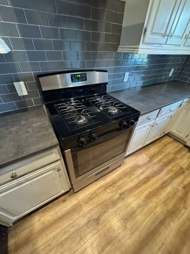 Foto del edificio - 1948 Broadway Ave