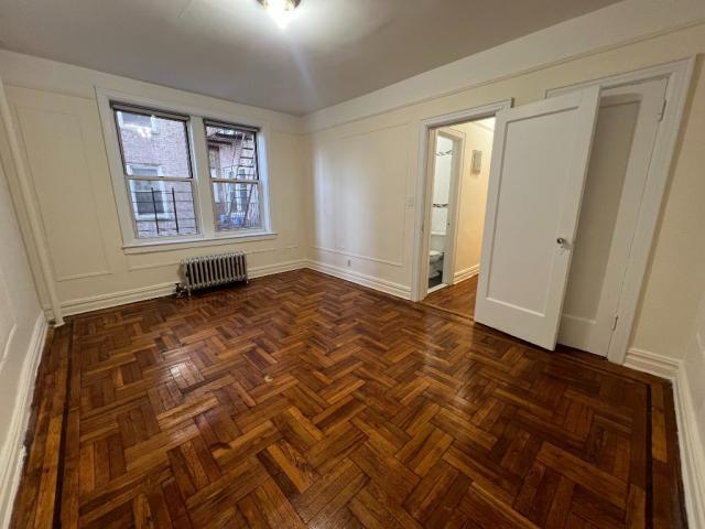 Foto del edificio - 1 bedroom in SUNNYSIDE NY 11104