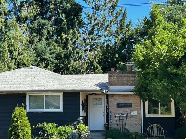 Building Photo - 1604 N 203rd Pl