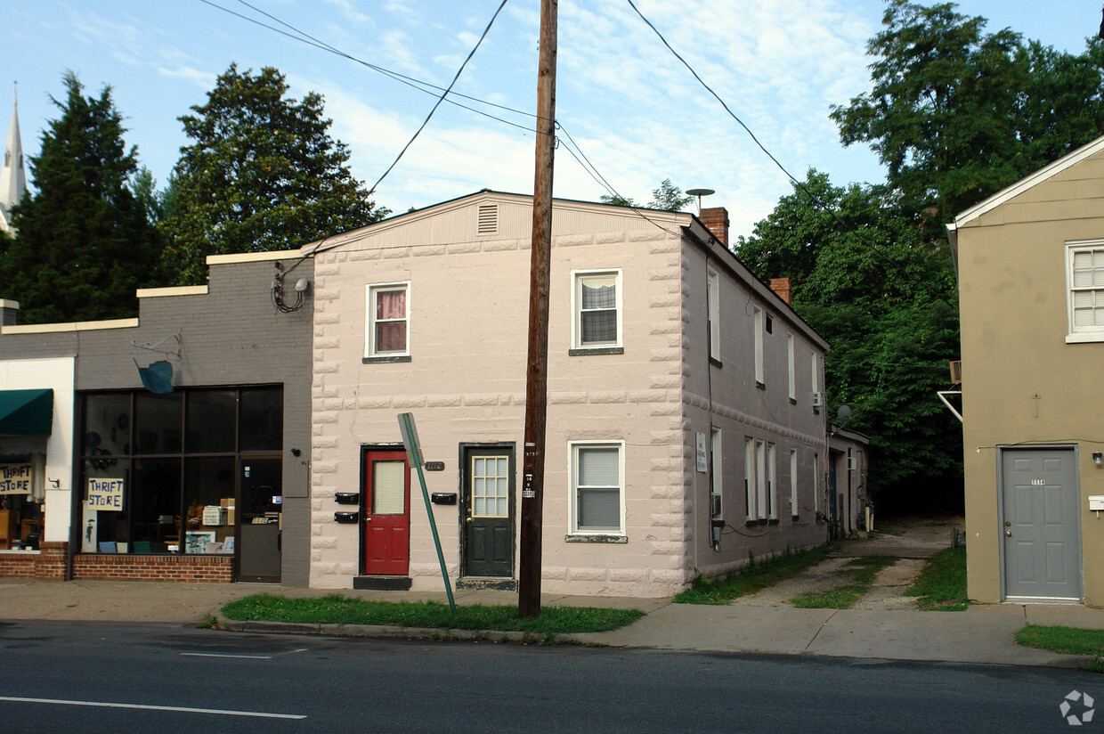 Primary Photo - 1110-1112 Caroline St