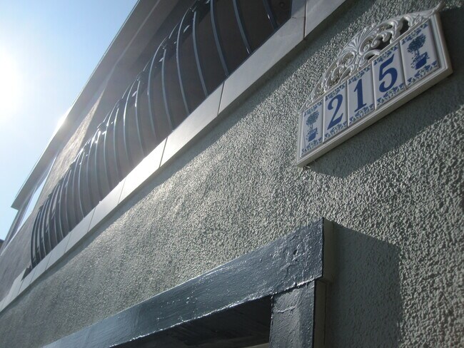 Foto del edificio - 215 Covina Ave